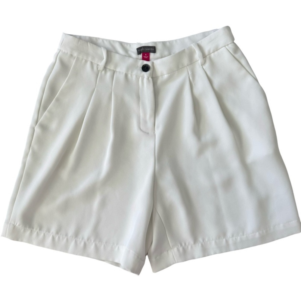 Vince Camuto woman’s White classic Bermuda shorts size 6